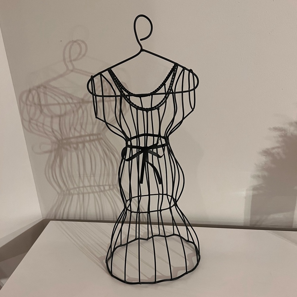 FASHION FIGURINE